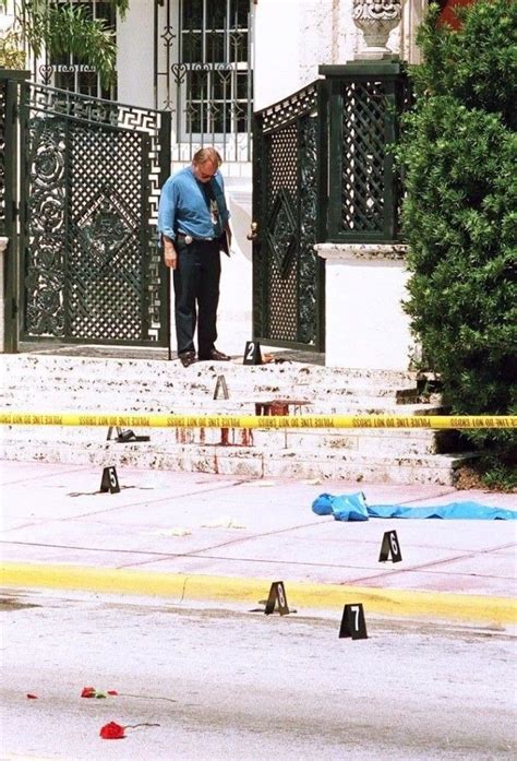 ganni versace death scene|how did versace get killed.